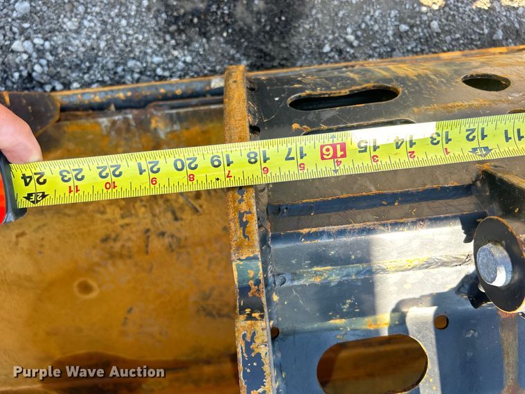 image for item EG0855 2018 Kubota  SSV75 skid steer loader