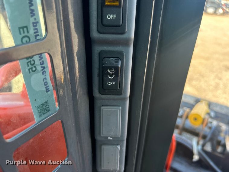 image for item EG0855 2018 Kubota  SSV75 skid steer loader