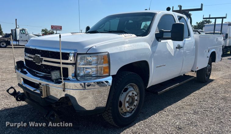 image for item EG0858 2013 Chevrolet  Silverado 3500HD Ext. Cab utility bed pickup truck