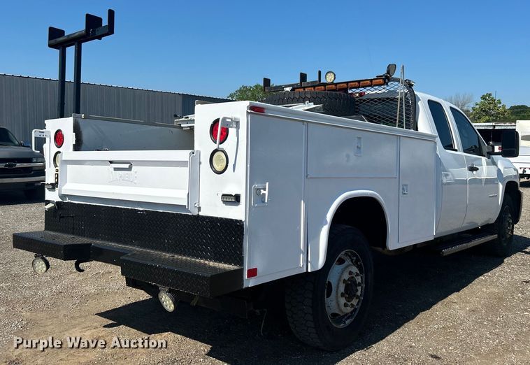 image for item EG0858 2013 Chevrolet  Silverado 3500HD Ext. Cab utility bed pickup truck