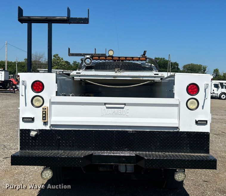 image for item EG0858 2013 Chevrolet  Silverado 3500HD Ext. Cab utility bed pickup truck