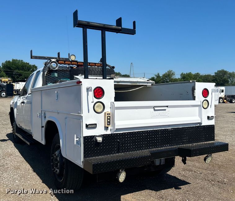 image for item EG0858 2013 Chevrolet  Silverado 3500HD Ext. Cab utility bed pickup truck