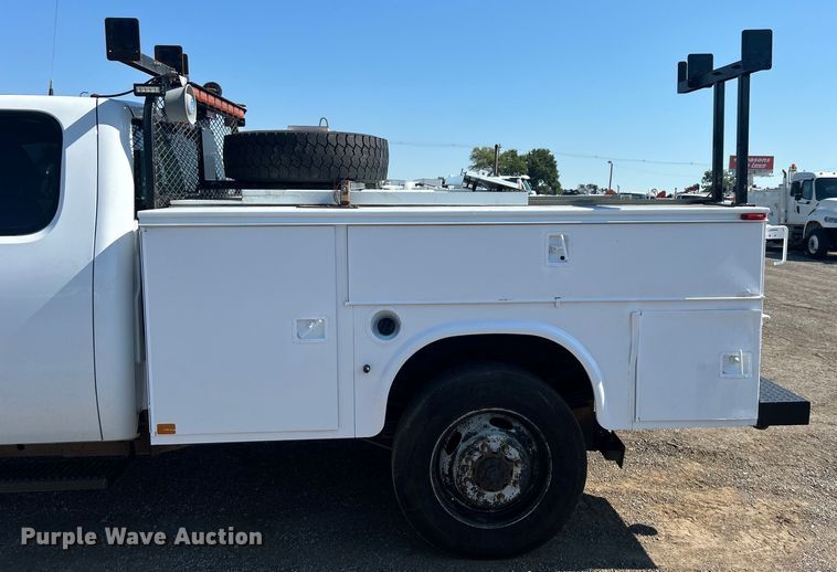 image for item EG0858 2013 Chevrolet  Silverado 3500HD Ext. Cab utility bed pickup truck