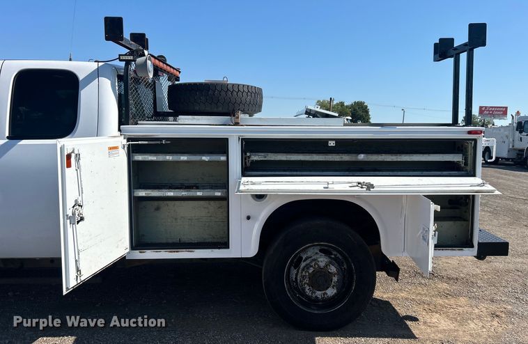 image for item EG0858 2013 Chevrolet  Silverado 3500HD Ext. Cab utility bed pickup truck