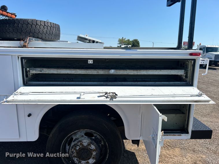 image for item EG0858 2013 Chevrolet  Silverado 3500HD Ext. Cab utility bed pickup truck