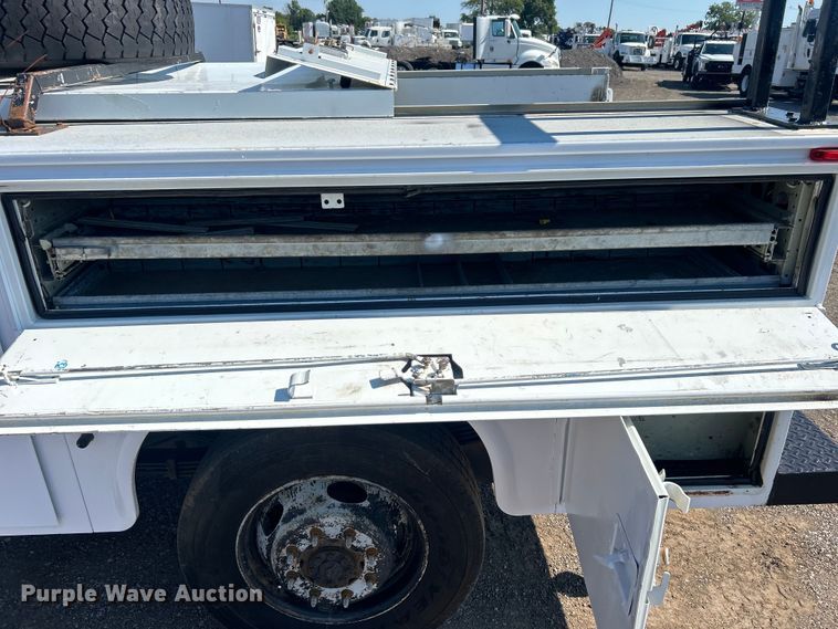 image for item EG0858 2013 Chevrolet  Silverado 3500HD Ext. Cab utility bed pickup truck