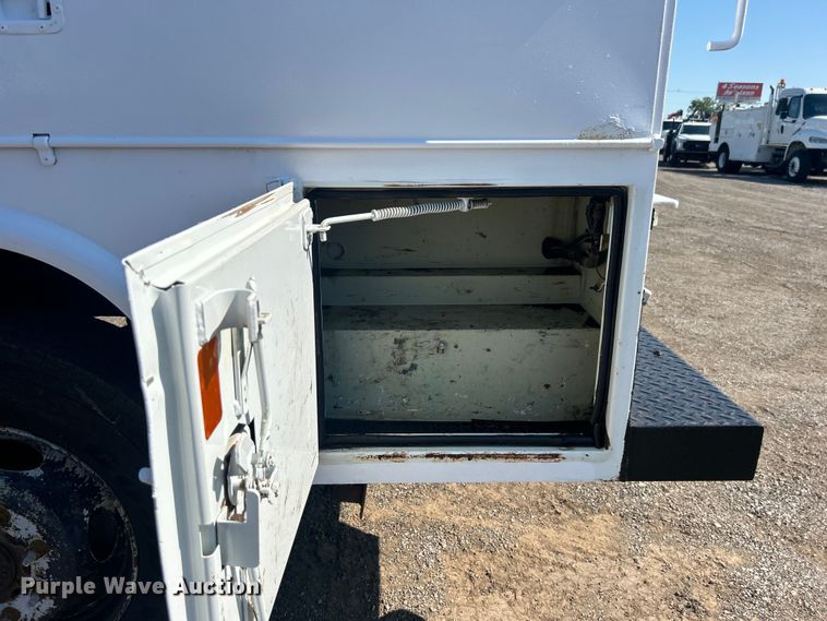 image for item EG0858 2013 Chevrolet  Silverado 3500HD Ext. Cab utility bed pickup truck