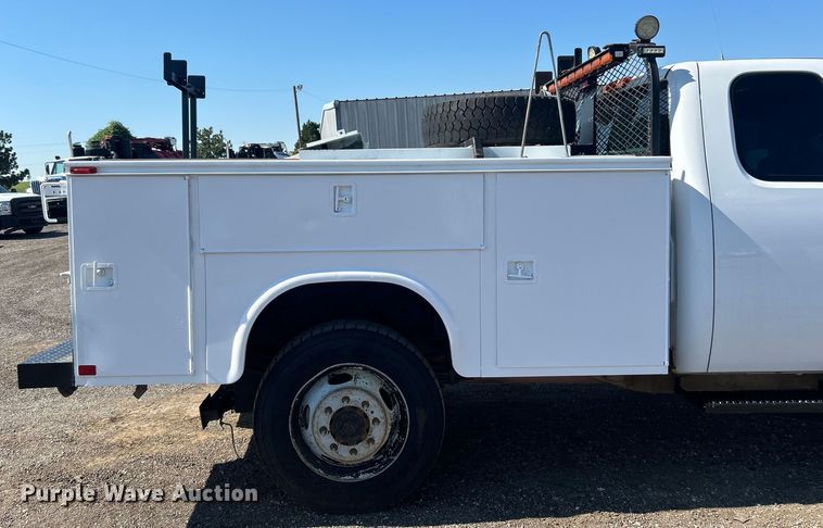 image for item EG0858 2013 Chevrolet  Silverado 3500HD Ext. Cab utility bed pickup truck