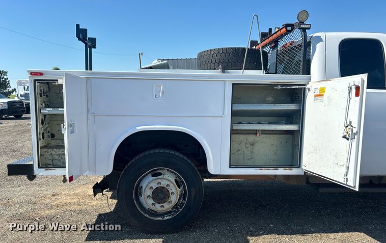 image for item EG0858 2013 Chevrolet  Silverado 3500HD Ext. Cab utility bed pickup truck