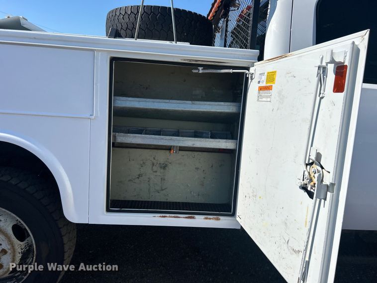 image for item EG0858 2013 Chevrolet  Silverado 3500HD Ext. Cab utility bed pickup truck