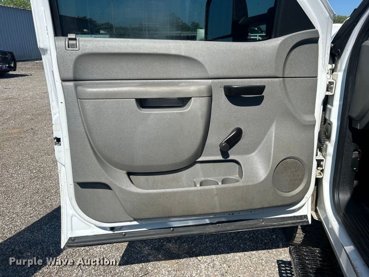 image for item EG0858 2013 Chevrolet  Silverado 3500HD Ext. Cab utility bed pickup truck