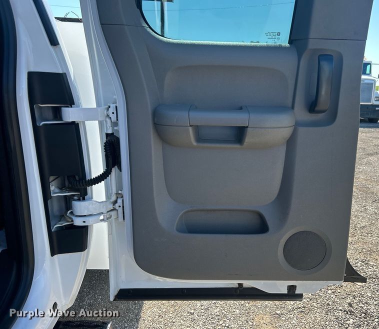 image for item EG0858 2013 Chevrolet  Silverado 3500HD Ext. Cab utility bed pickup truck