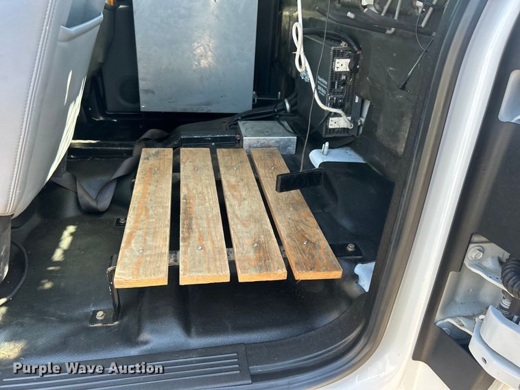 image for item EG0858 2013 Chevrolet  Silverado 3500HD Ext. Cab utility bed pickup truck