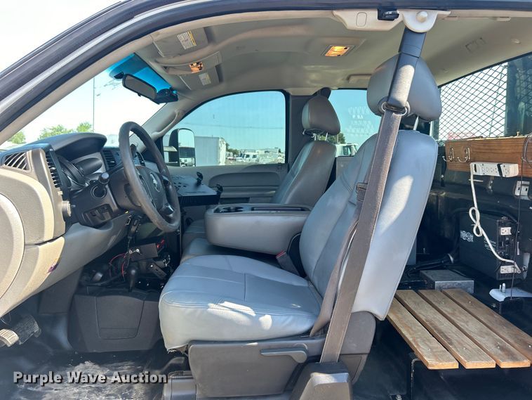 image for item EG0858 2013 Chevrolet  Silverado 3500HD Ext. Cab utility bed pickup truck
