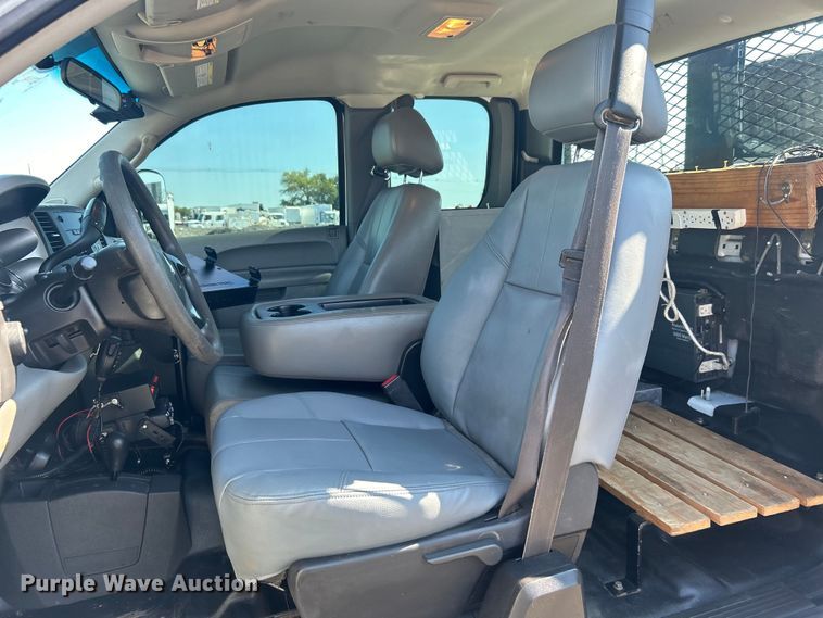 image for item EG0858 2013 Chevrolet  Silverado 3500HD Ext. Cab utility bed pickup truck