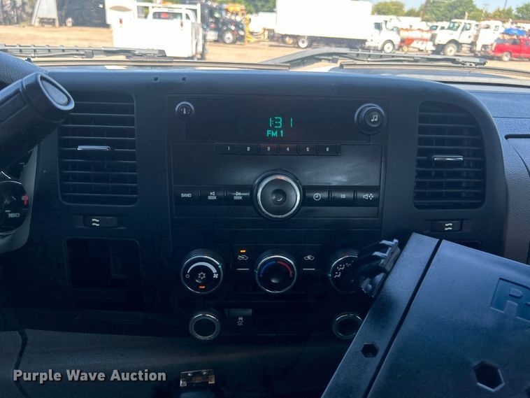 image for item EG0858 2013 Chevrolet  Silverado 3500HD Ext. Cab utility bed pickup truck