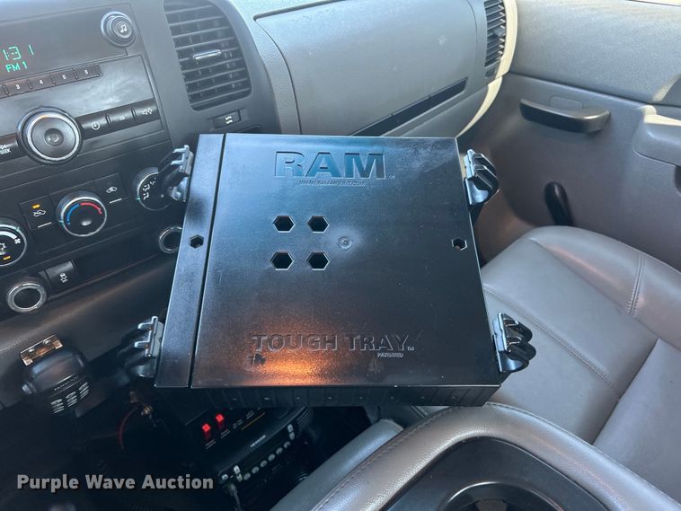 image for item EG0858 2013 Chevrolet  Silverado 3500HD Ext. Cab utility bed pickup truck