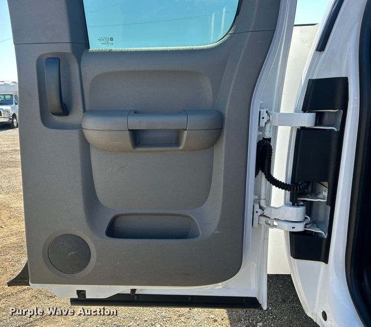 image for item EG0858 2013 Chevrolet  Silverado 3500HD Ext. Cab utility bed pickup truck