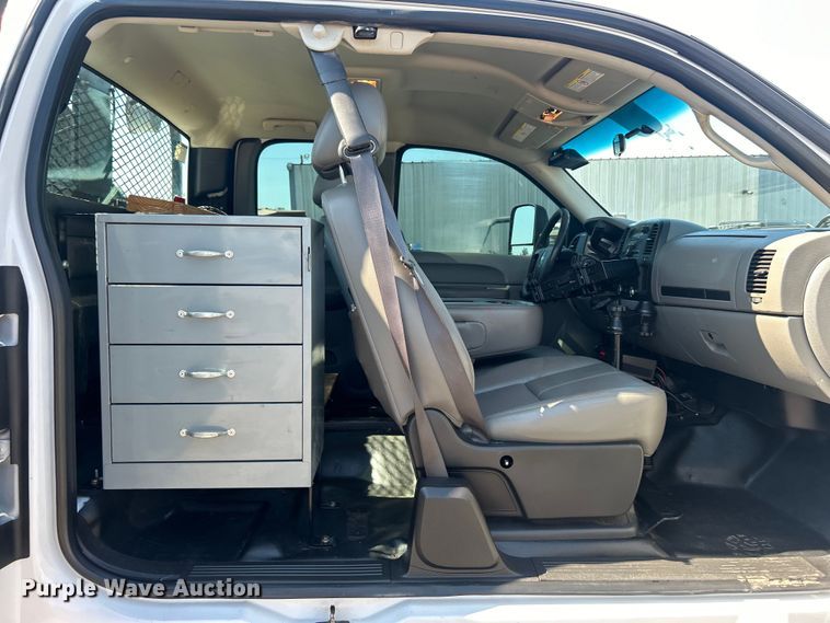 image for item EG0858 2013 Chevrolet  Silverado 3500HD Ext. Cab utility bed pickup truck