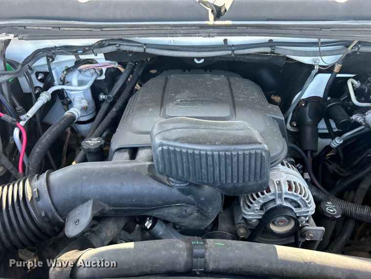 image for item EG0858 2013 Chevrolet  Silverado 3500HD Ext. Cab utility bed pickup truck