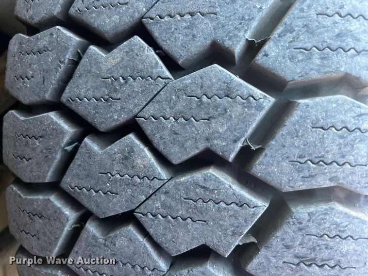 image for item EG0858 2013 Chevrolet  Silverado 3500HD Ext. Cab utility bed pickup truck