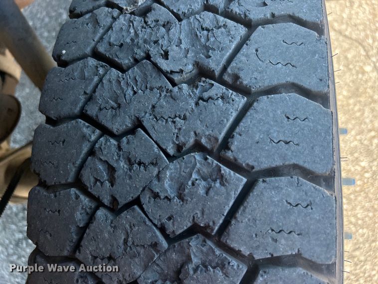 image for item EG0858 2013 Chevrolet  Silverado 3500HD Ext. Cab utility bed pickup truck