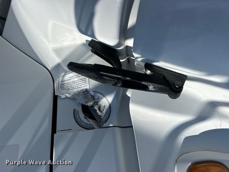 image for item EG0860 2005 Sterling Acterra fuel / lube truck