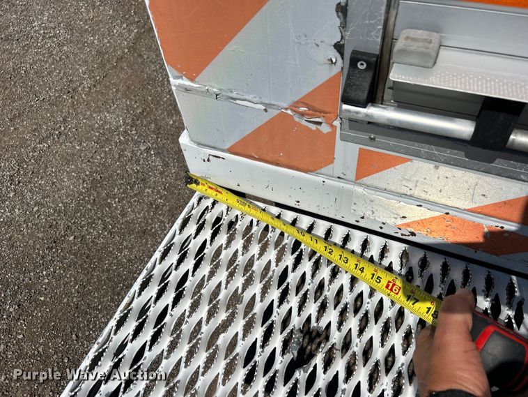 image for item EG0860 2005 Sterling Acterra fuel / lube truck