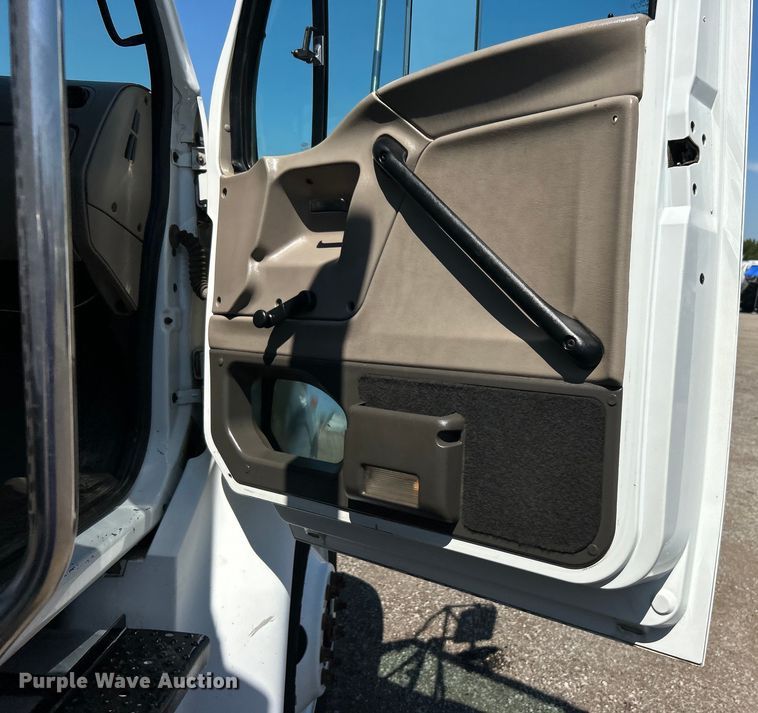 image for item EG0860 2005 Sterling Acterra fuel / lube truck