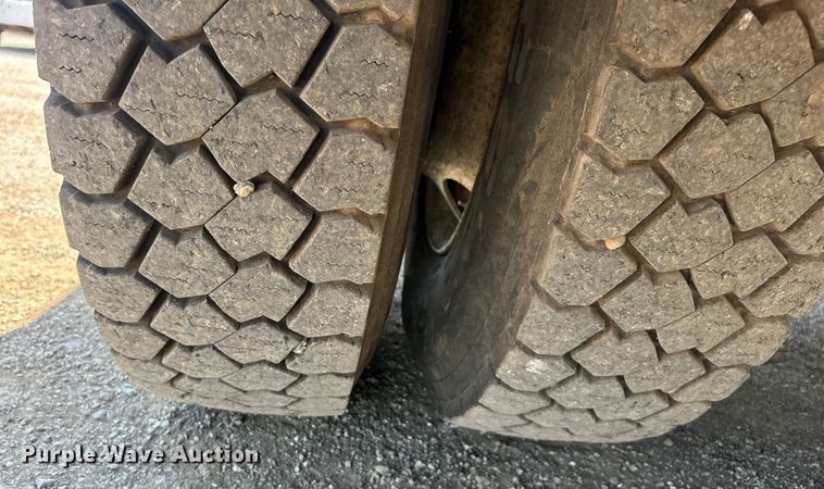 image for item EG0860 2005 Sterling Acterra fuel / lube truck