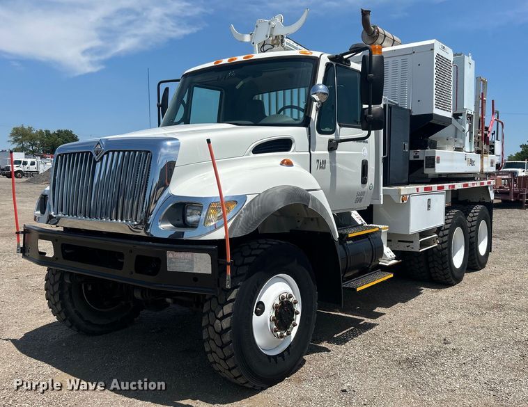 image for item EG0862 2006 International  7400 pressure digger truck