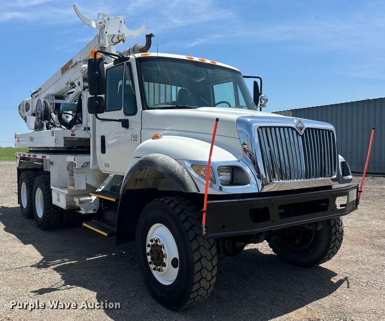 image for item EG0862 2006 International  7400 pressure digger truck