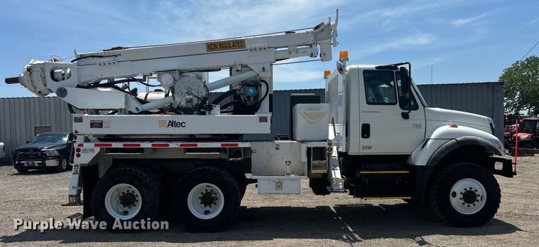 image for item EG0862 2006 International  7400 pressure digger truck