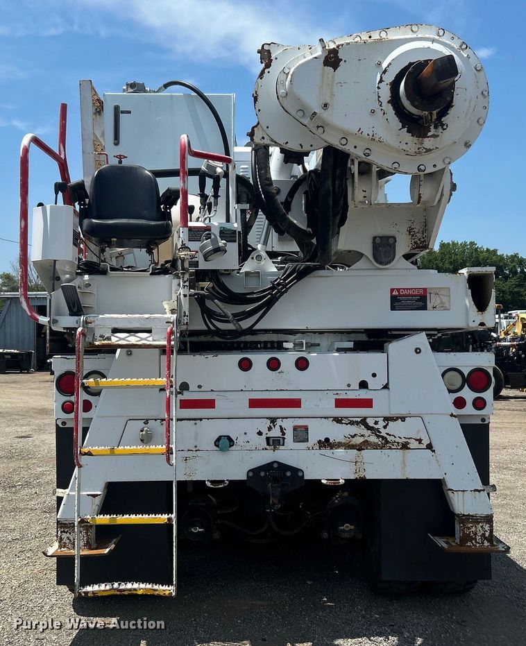 image for item EG0862 2006 International  7400 pressure digger truck