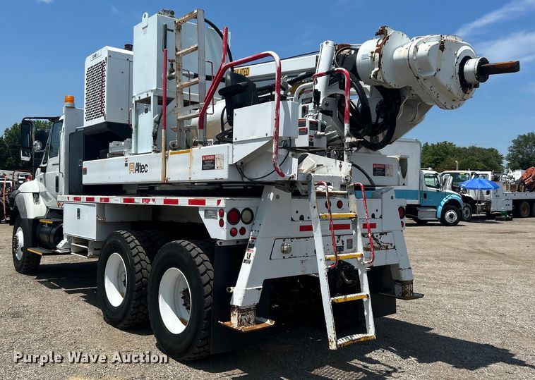 image for item EG0862 2006 International  7400 pressure digger truck