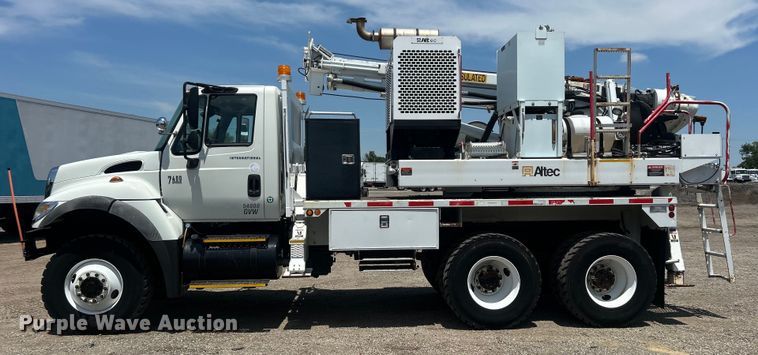 image for item EG0862 2006 International  7400 pressure digger truck