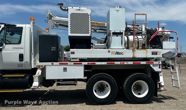 image for item EG0862 2006 International  7400 pressure digger truck