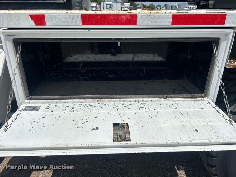 image for item EG0862 2006 International  7400 pressure digger truck