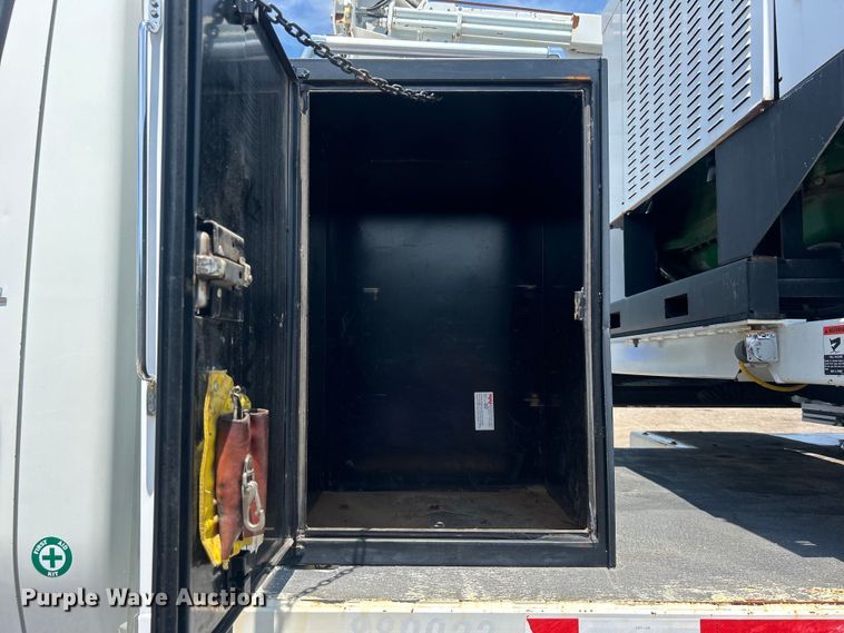 image for item EG0862 2006 International  7400 pressure digger truck