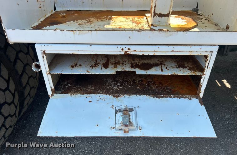 image for item EG0862 2006 International  7400 pressure digger truck