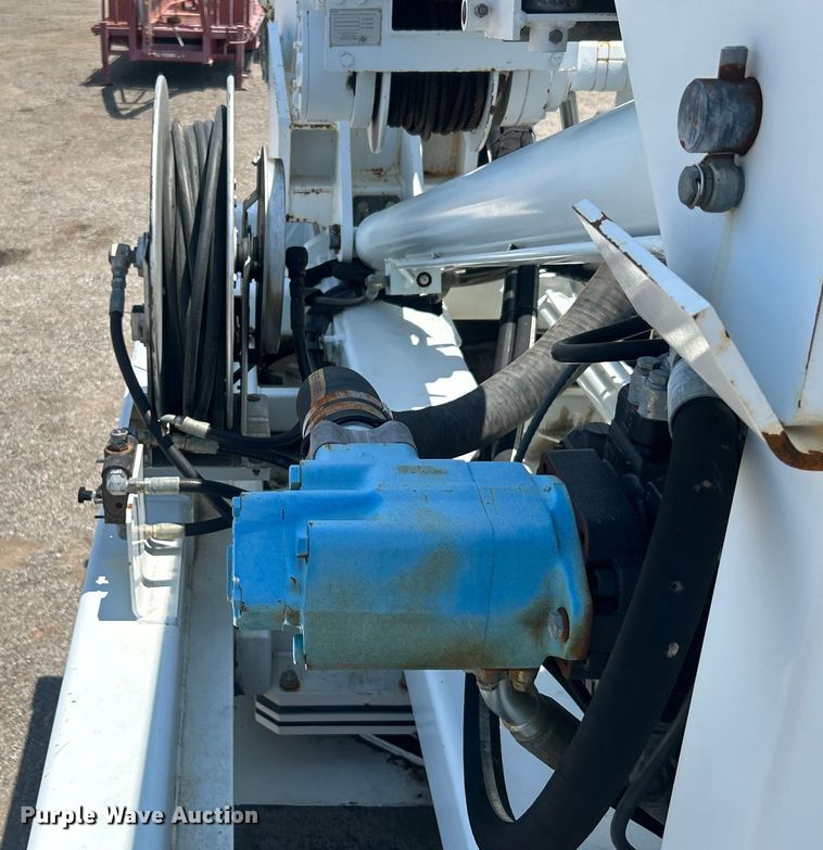 image for item EG0862 2006 International  7400 pressure digger truck