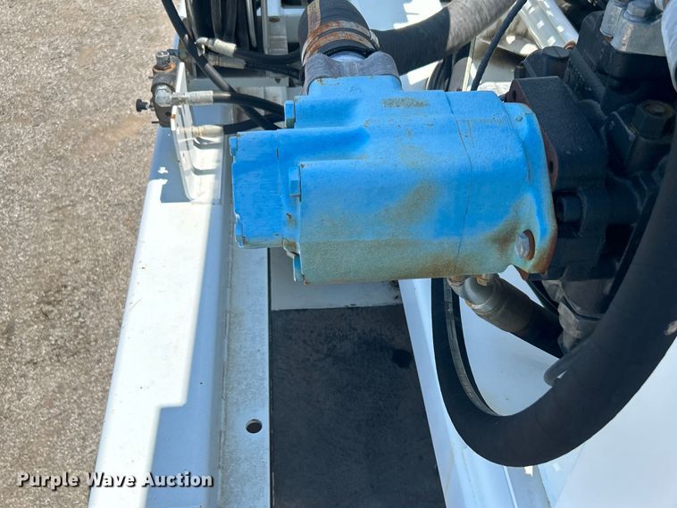 image for item EG0862 2006 International  7400 pressure digger truck