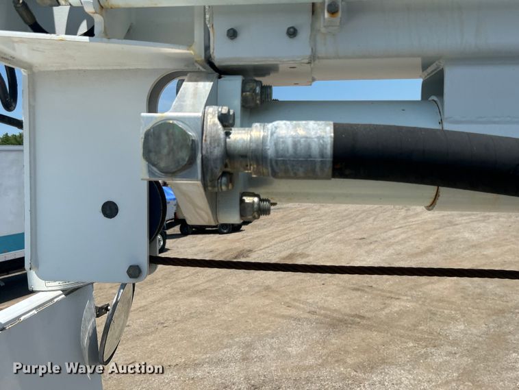 image for item EG0862 2006 International  7400 pressure digger truck