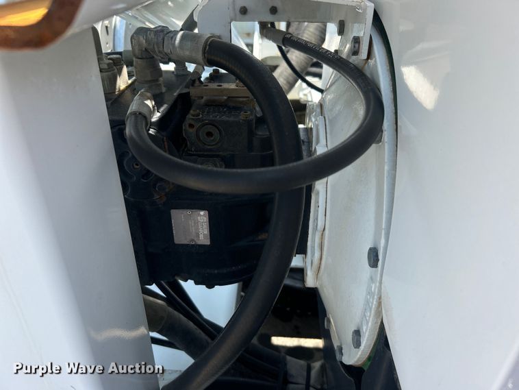 image for item EG0862 2006 International  7400 pressure digger truck