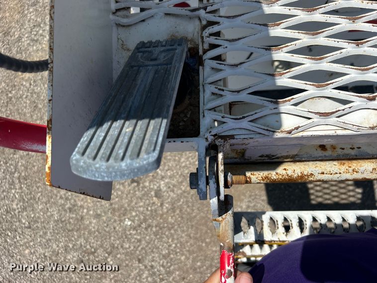 image for item EG0862 2006 International  7400 pressure digger truck