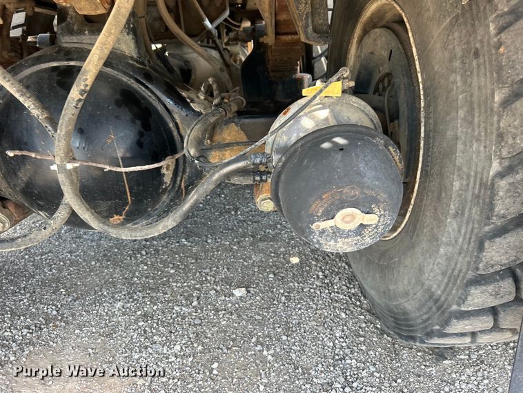 image for item EG0862 2006 International  7400 pressure digger truck