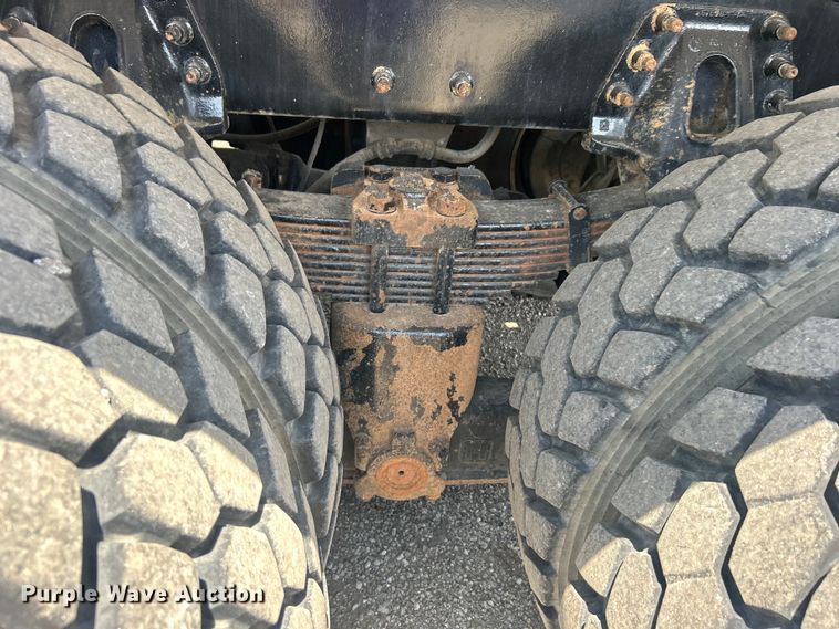 image for item EG0862 2006 International  7400 pressure digger truck