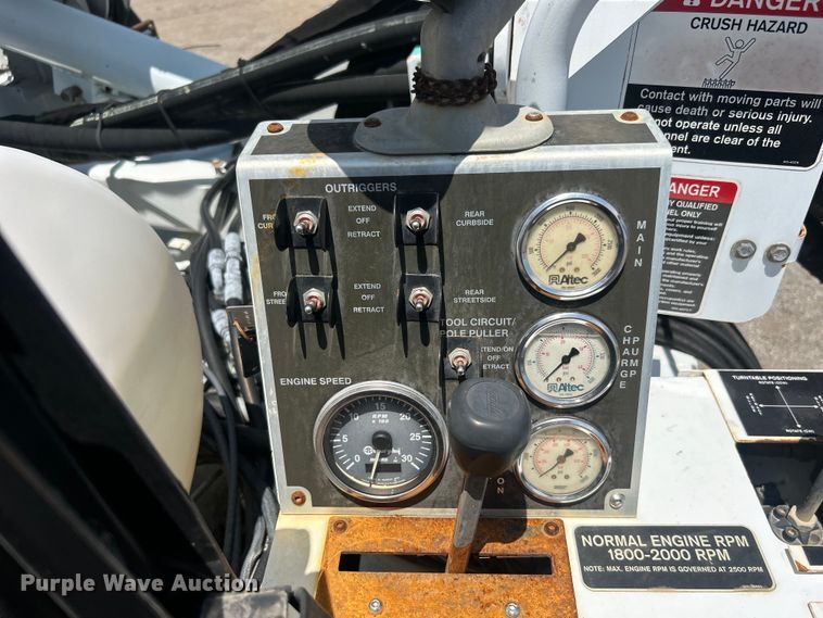 image for item EG0862 2006 International  7400 pressure digger truck