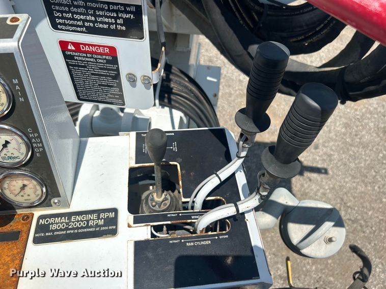 image for item EG0862 2006 International  7400 pressure digger truck