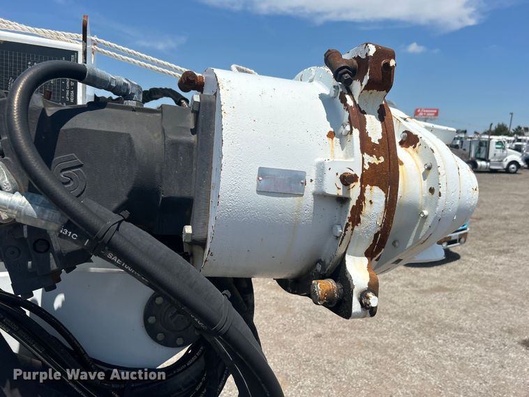 image for item EG0862 2006 International  7400 pressure digger truck